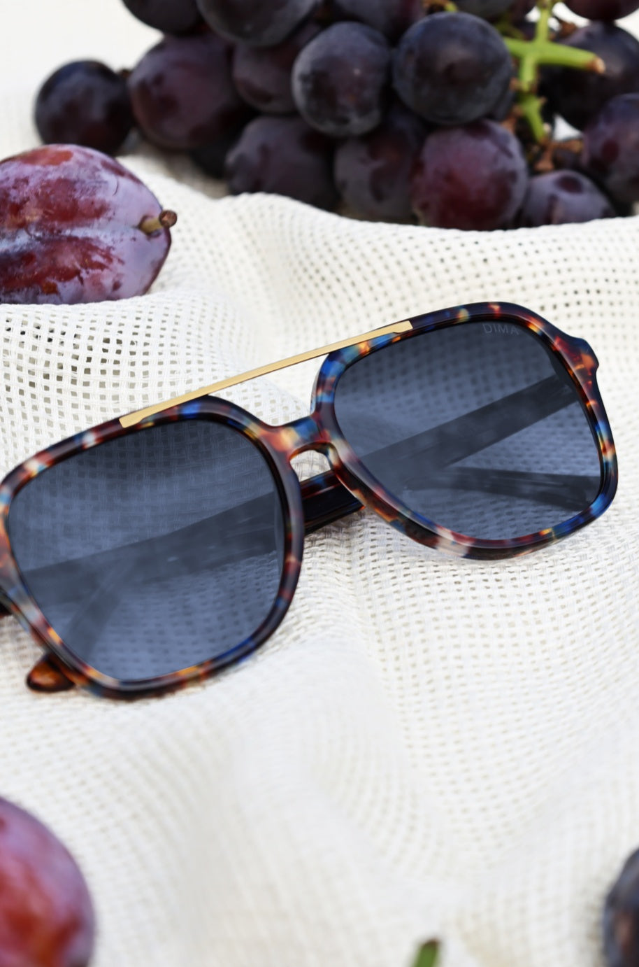 5-1#https://dimaeyewear.com/products/vista-blue-tortoise-frame-dark-blue-gradient-lens